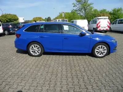 Używany Skoda Octavia Style 116 KM (85 kW) 2022 Niebieski Kombi