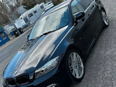 Gebraucht BMW 320 2010 Schwarz Limousine