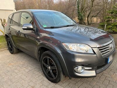 gebraucht Toyota RAV4 4x4 Leder Navi Klima AHK 2.2l D Euro 5 Tüv Keylessra