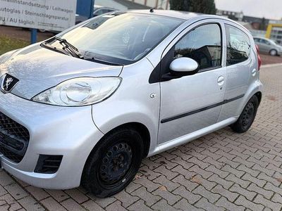 Gebraucht Peugeot 107 Urban Move 68 PS (50 kW) 2008 Grau Kleinwagen