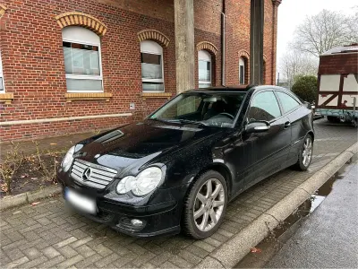 Gebraucht Mercedes C180 143 PS (105 kW) 2005 Blau Coupé