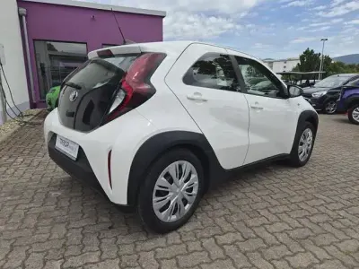 Gebraucht Toyota Aygo X 72 PS (52 kW) 2023 Schneeweiß schneeweiß SUV
