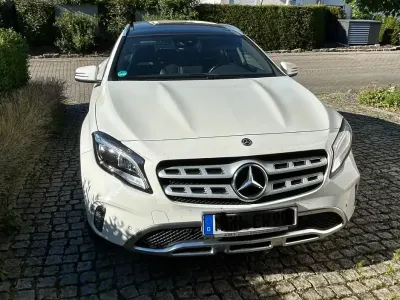 Gebraucht Mercedes GLA180 122 PS (89 kW) 2017 Weiß SUV