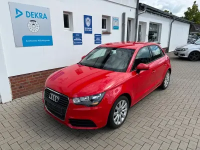 Gebraucht Audi A1 Sportback Attraction 86 PS (63 kW) 2012 Rot Kleinwagen