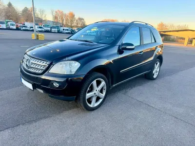Używany Mercedes ML500 306 KM (225 kW) 2007 Czarny SUV