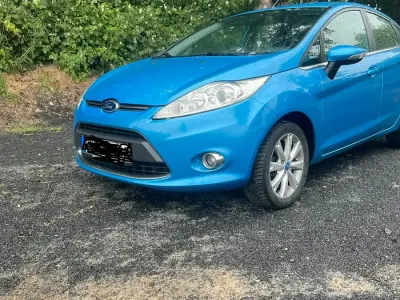 Gebraucht Ford Fiesta 120 PS (88 kW) 2012 Blau Kleinwagen