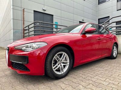 gebraucht Alfa Romeo Giulia Giulia2.0 TURBO AT8 147KW BI-XENON/NAVI/SHA/PDC