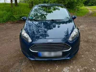 Gebraucht Ford Fiesta 80 PS (58 kW) 2013 Blau Kleinwagen