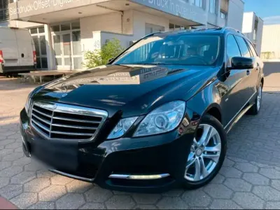 Używany Mercedes E300 Avantgarde 231 KM (169 kW) 2010 Czarny Kombi