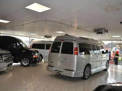 Gebraucht Chevrolet Express 314 PS (230 kW) 2014 Silber Van / Kleinbus