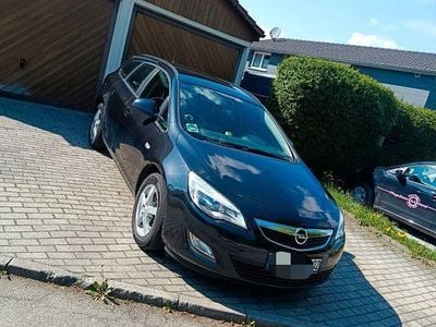 Begagnad Opel Astra Edition 101 HK (74 kW) 2012 Svart Kombi