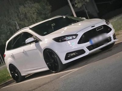 Gebraucht Ford Focus ST 250 PS (183 kW) 2018 Weiß Kombi
