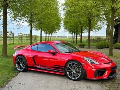 Porsche Cayman GT4