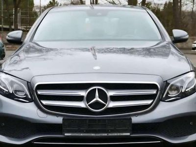 Grau Gebraucht 2016 Mercedes E220 Avantgarde Limousine | 23.800 € (Teuer)