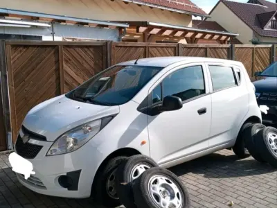 Gebraucht Chevrolet Spark 68 PS (50 kW) 2011 Weiß Kleinwagen