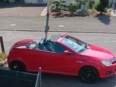 Gebraucht Opel Tigra 90 PS (66 kW) 2007 Rot Cabrio
