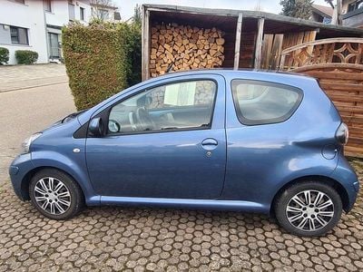 Gebraucht Toyota Aygo 68 PS (50 kW) 2010 Blau Kleinwagen