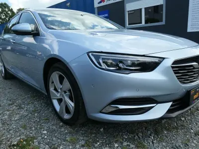 Gebraucht Opel Insignia Sport 170 PS (125 kW) 2018 Diamant blau(m2) / diam silb Limousine
