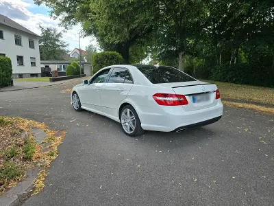 Gebraucht Mercedes E300 Avantgarde 204 PS (150 kW) 2010 Weiß Limousine