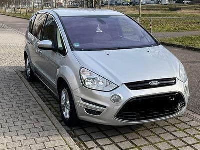 Silber Gebraucht 2011 Ford S-MAX Titanium Van / Kleinbus | 9.000 € (Teuer)