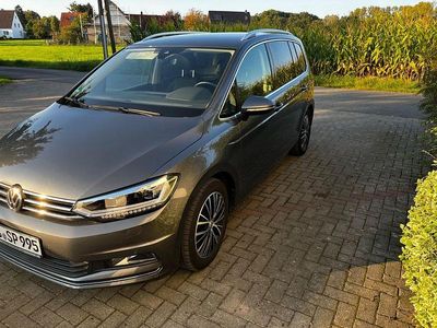Grau Gebraucht 2016 VW Touran Van / Kleinbus | 18.990 € (Etwas zu teuer)