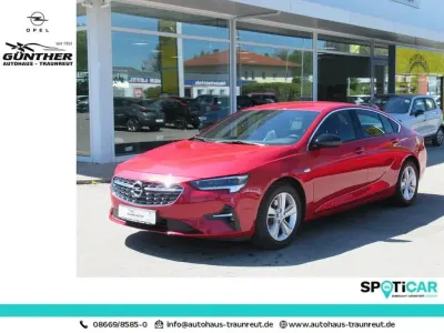 Używany Opel Insignia Elegance 170 KM (125 kW) 2021 Czerwony Sedan/Limuzyna
