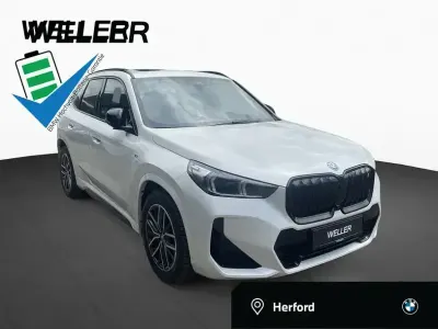 Gebraucht BMW iX1 M Sport 225 kW (306 PS) 2023 Mineralweiß (weiß) SUV