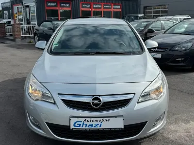 Gebraucht Opel Astra 100 PS (73 kW) 2010 Grau Limousine