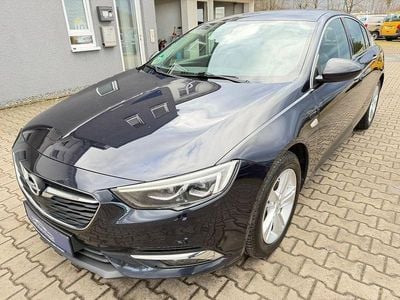Usado Opel Insignia Business Innovation 170 HP (125 kW) 2018 Azul Sedan