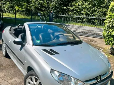 Gebraucht Peugeot 206 CC 109 PS (80 kW) 2003 Silber Cabrio