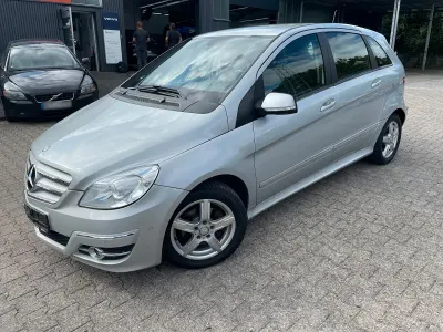 Gebraucht Mercedes B200 136 PS (100 kW) 2010 Silber Van / Kleinbus