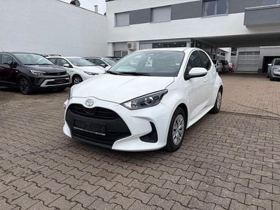 Gebraucht Toyota Yaris Hybrid Business Edition 92 PS (67 kW) 2024 Weiß Limousine