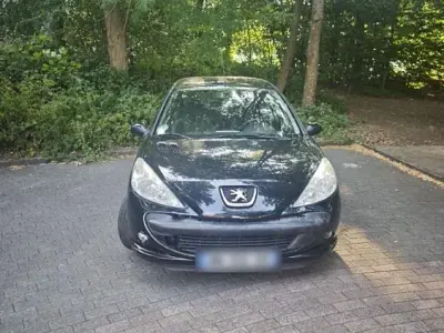 Gebraucht Peugeot 206+ 75 PS (55 kW) 2010 Schwarz Kleinwagen
