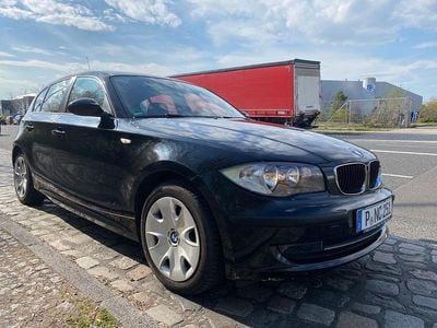 Begagnad BMW 116 122 HK (89 kW) 2009 Svart Halvkombi