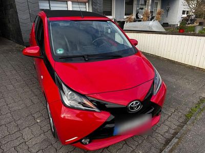 Gebraucht Toyota Aygo X-wave 69 PS (50 kW) 2015 Rot Kleinwagen