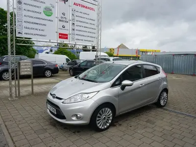 Gebraucht Ford Fiesta Titanium 82 PS (60 kW) 2009 Silber Limousine