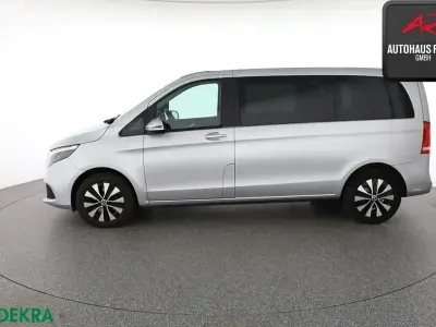 Używany Mercedes V220 Sport 163 KM (119 kW) 2022 Srebrny Minivan