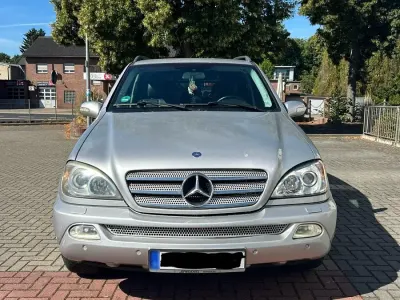 Gebraucht Mercedes ML270 163 PS (119 kW) 2003 Silber SUV