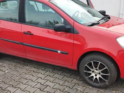 Usata Renault Clio II Authentique 75 CV (55 kW) 2006 Rosso Berlina