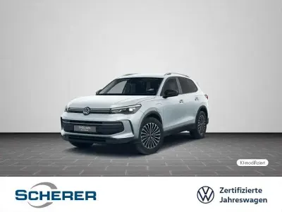 Gebraucht VW Tiguan Life 204 PS (150 kW) 2025 Oyster silver metallic (metallic) SUV