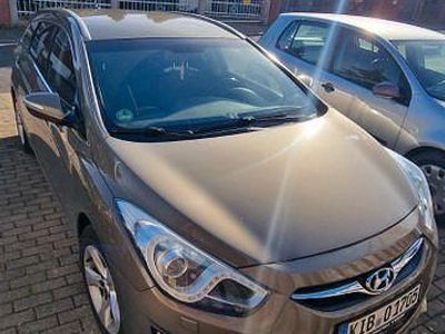 Grau Gebraucht 2014 Hyundai i40 Edition Kombi | 7.000 € (Fairer Preis)