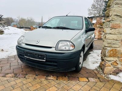 Grau Gebraucht 1999 Renault Clio II Kleinwagen | 1.480 € (Guter Preis)