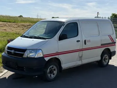 Gebraucht Toyota HiAce 117 PS (86 kW) 2010 Weiß Van
