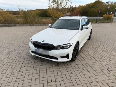 BMW 330e