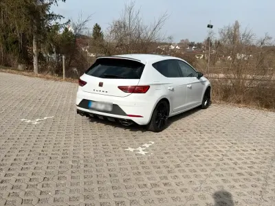 Używany Seat Leon CUPRA 290 KM (213 kW) 2019 Biały Sedan/Limuzyna