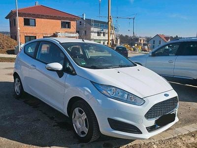 Gebraucht Ford Fiesta 60 PS (44 kW) 2017 Weiß Kleinwagen