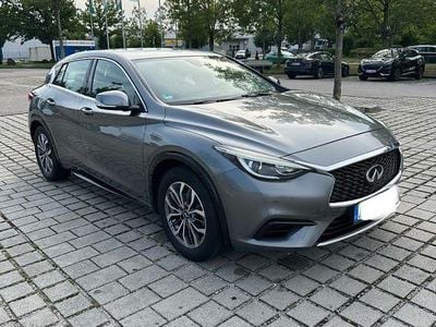 Infiniti Q30