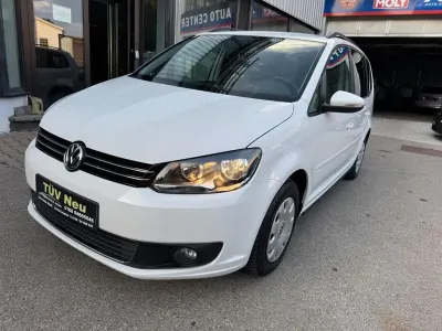 Gebraucht VW Touran Comfortline 105 PS (77 kW) 2013 Weiß Van / Kleinbus