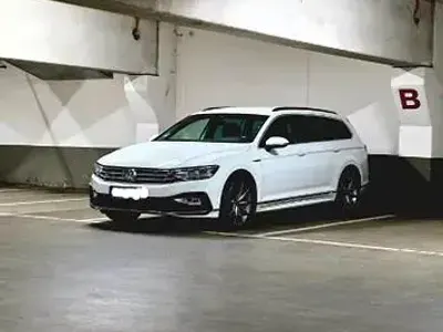 Usata VW Passat R-line 150 CV (110 kW) 2021 Bianco Station wagon