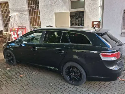 Gebraucht Toyota Avensis Business Edition 150 PS (110 kW) 2011 Schwarz Kombi